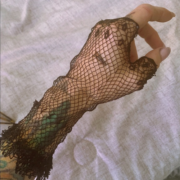 Black fingerless crocheted gloves - Picture 3 of 3